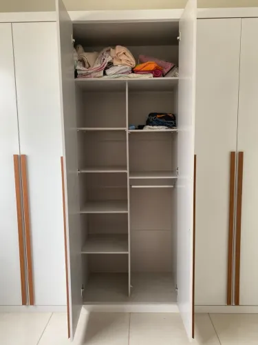 Guarda Roupa 6 Portas MUITO NOVO