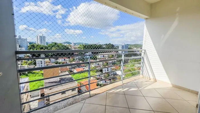 Apartamento Semimobiliado com 2 Dormitórios sendo 1 Suíte na Água Verde!