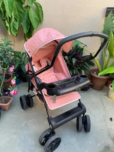 Carrinho de bebê menina