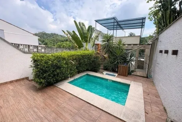 Casa na Vila Progresso | 3 Suítes, Área Gourmet e Piscina
