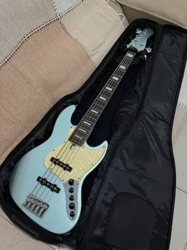 Baixo Sire V7