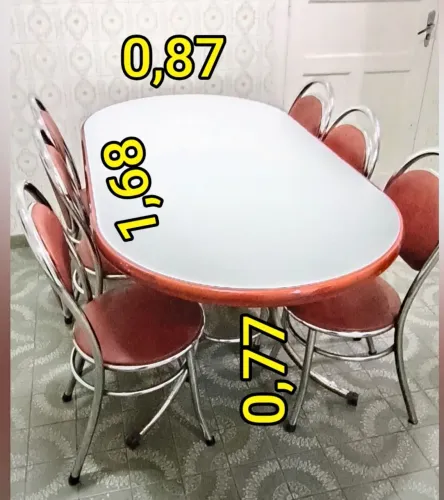 MESA DE JANTAR OVAL COM 6 CADEIRAS