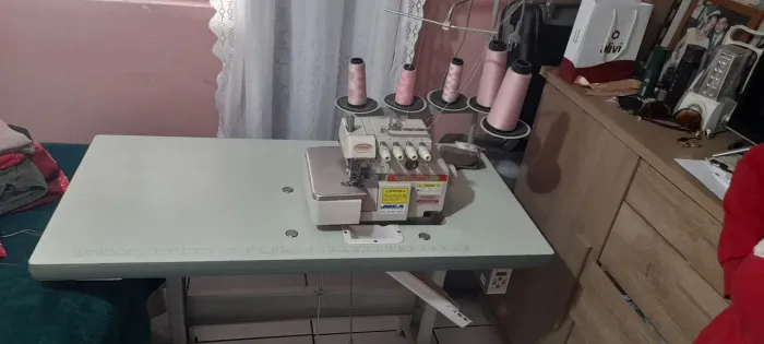 VENDE-SE MÁQUINA DE COSTURA INDUSTRIAL