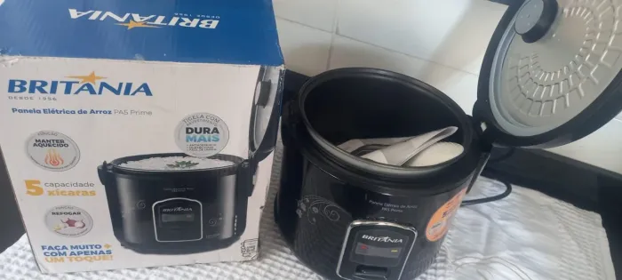 Panela Eletrica Británia 5 xicaras nova
