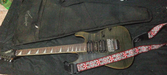 Guitarra Condor New York Series Coreana + Floyd Rose Gotoh