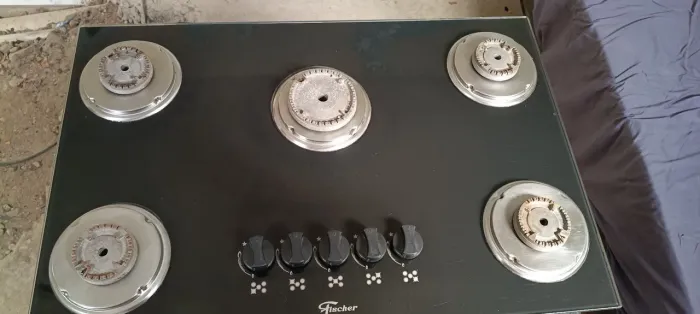 Cooktop 5 bocas da Fischer! Faltando as tampas e a grelhas! Por estarem gastas!