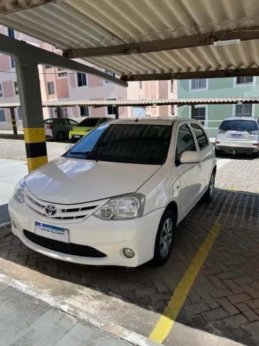 Toyota Etios X 1.3 Flex 16V 5P Mec. 2013