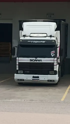 Vendo um Scania P93 teto alto