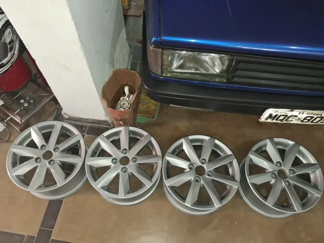 Rodas vw furação 4/100 Aro 14 novinhas.