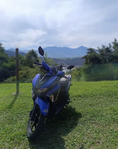 Vendo ou troco em moto de embreagem