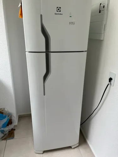Geladeira eletrolux 260l