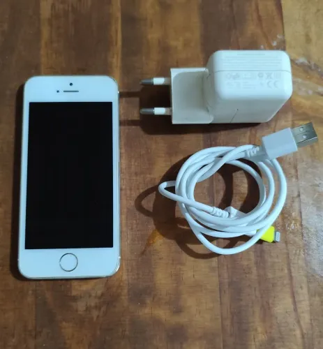 iPhone 6 com defeito + cabo USB + carregador. 