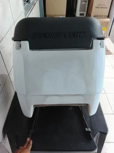 Baú de moto Resiplastic 90 lts