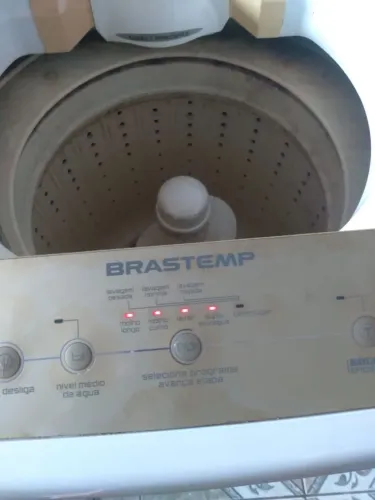 Estou vendendo está máquina de bater roupa