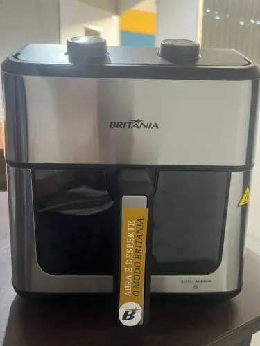 Fritadeira Air Fryer 8L BAF80A Britânia 1900W Redstone Visor Glass Fundo Removível Inox