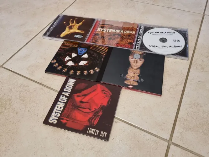 Coleção de CDs System of a Down