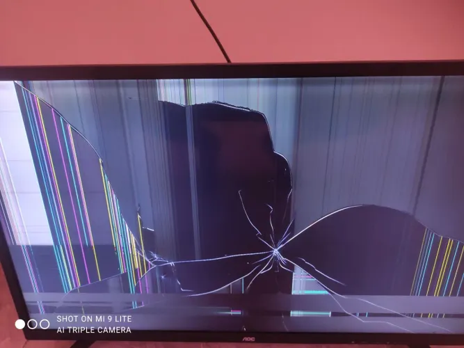 Vendo tvs ambas com a tela ruim $100 cada uma 