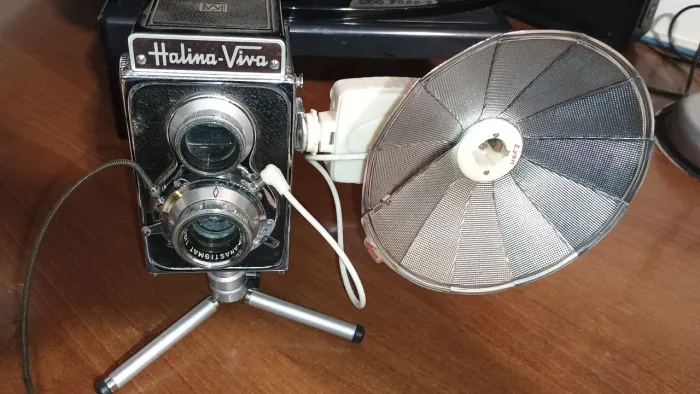 Camera fotográfica Halina Viva.