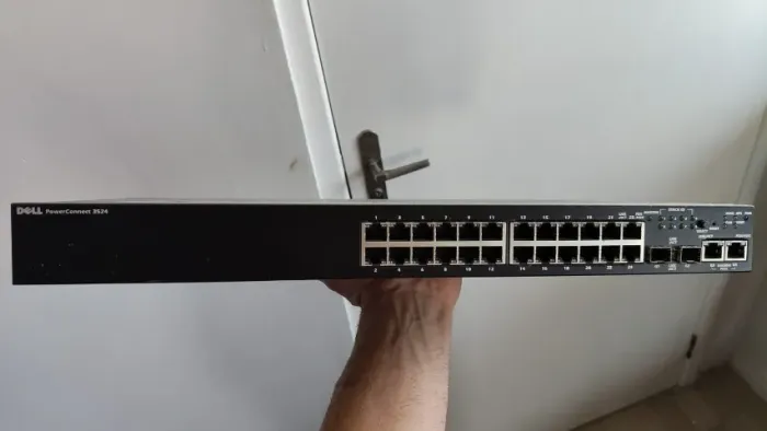 Switch de Rede Gigabit Ethernet Dell PowerConnect 3524P 24 Portas