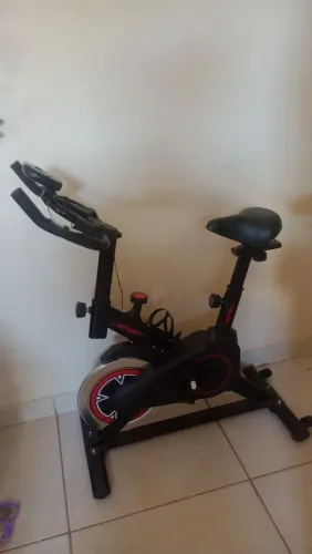 Vendo bicicleta ergométrica novinha. Usada umas 3 vezes apenas.