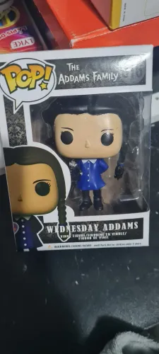 Boneca  wandinha - qualidade de funkopop