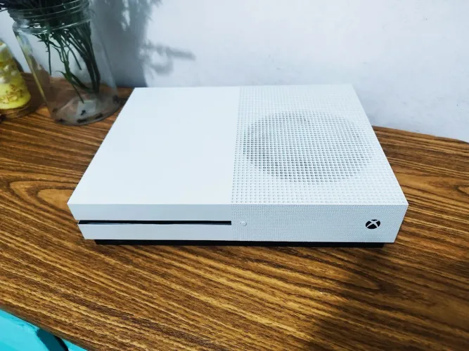 Xbox One S 1TB Semi-novo 