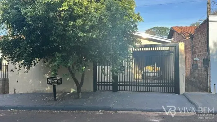 Casa com 2 Quarto(s) e 2 banheiro(s) para Alugar, 85.00 m² por R$ 1265 / Mês