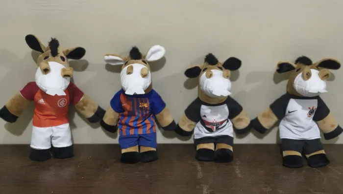 Pelúcias dos cavalinhos de time