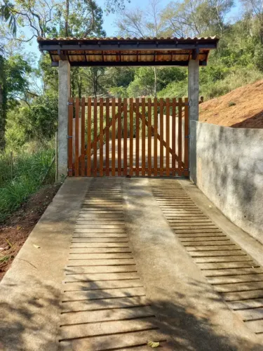 Terreno a vendam com platô, rede elétrica e linda vista - Petrópolis -RJ