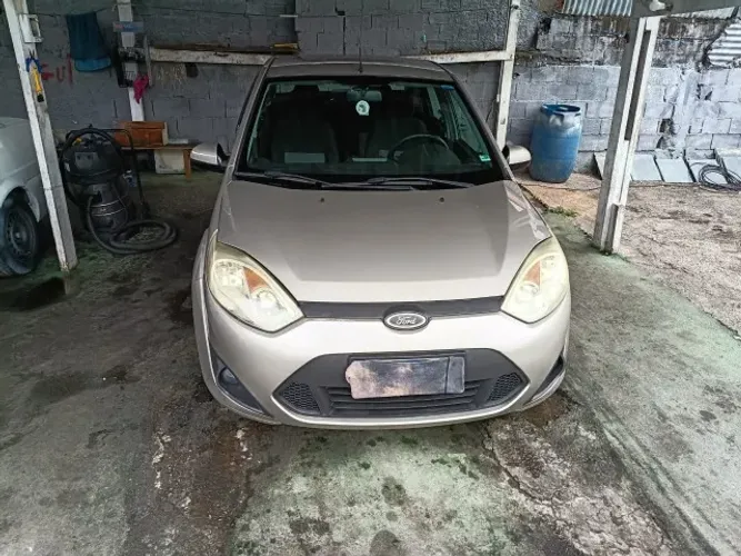 Ford Fiesta Sedan SE 1.6 8V Flex 4P 2014