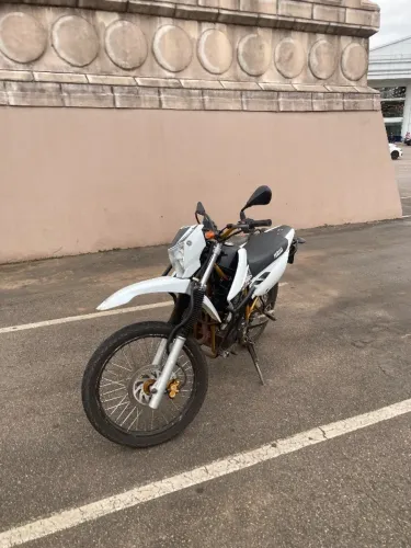 Yamaha XTZ Lander 250 2016 branca