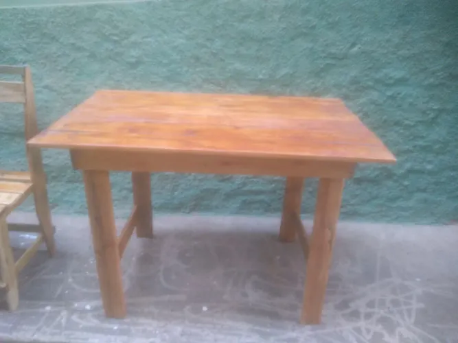Mesa com 4 cadeiras