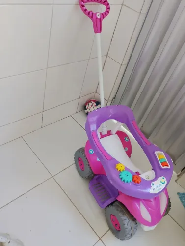 Carrinho de passeio calesita para menina 