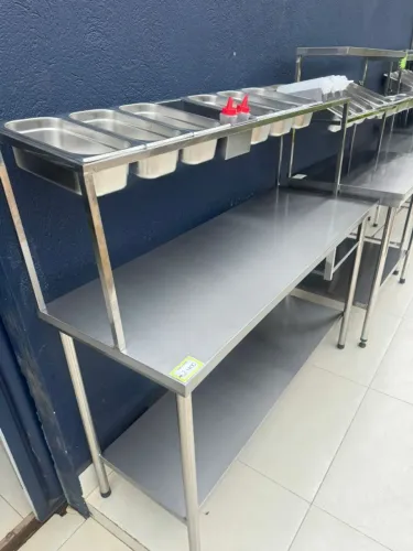 Mesa condimentadora c/ porta bisnagas 100% inox
