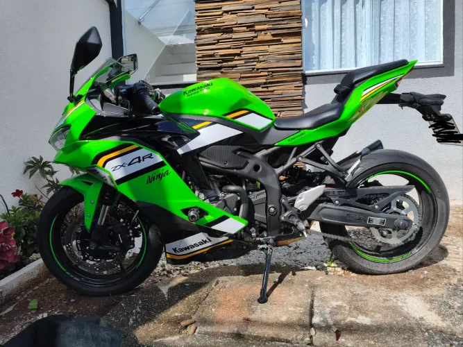 Kawasaki zx-4r 