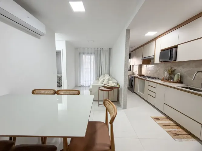 Apartamento de 2 quartos sol da manhã e mobiliado em Santa Lúcia.