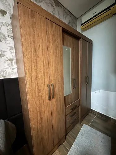 Vende- se guarda roupa 4 portas