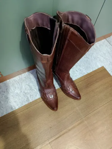 Bota nova de couro legítimo forrado interno com tecido tamanho 33