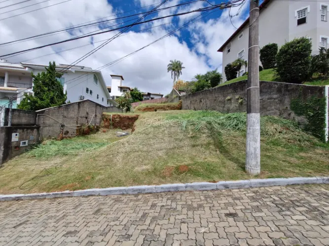 Lote Exclusivo de 516 m² no Condomínio Granville