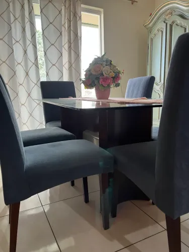 Vendo mesa com 6 cadeiras