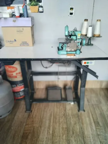 Vendo máquina overloque