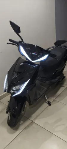 Vendo está linda moto elétrica .
