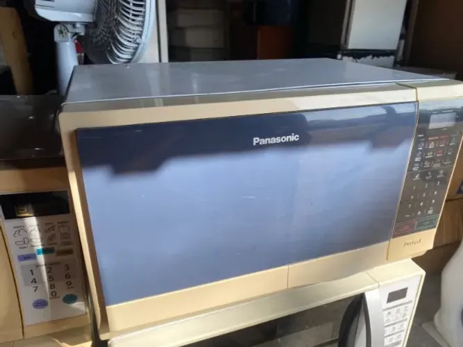 Microondas panasonic, 30L, em bom estado.