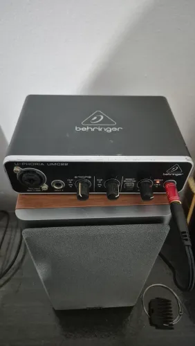 Interface de áudio behringer ucm22