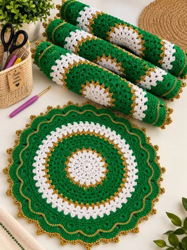 Sousplat de Crochê kit com 4 ou kit com 6 Redondo Verde e Branco com Bico Dourado
