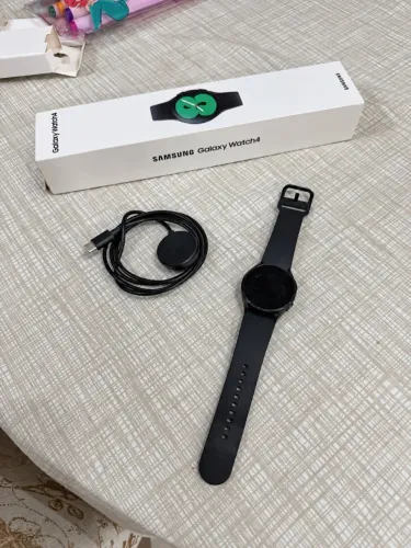 Samsung Galaxy Watch4 40 mm Bluetooth preto com caixa