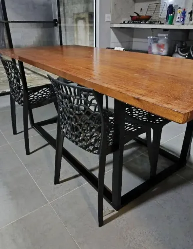 Mesa de Madeira com Pés de Ferro ? Estilo Industrial | Sob Medida