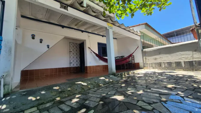 Casa em Piúma ES para temporada, 300m da praia, 3qts, 3bnh, na 9ua do shopping do cinema.