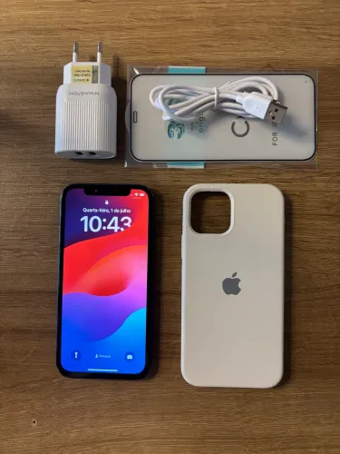 Iphone 12 com capinha, película e carregador