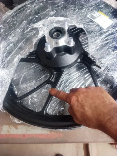 Rodas liga leve nova nunca usado, dianteira 6 pontas freio a disco , traseira pé galinha 